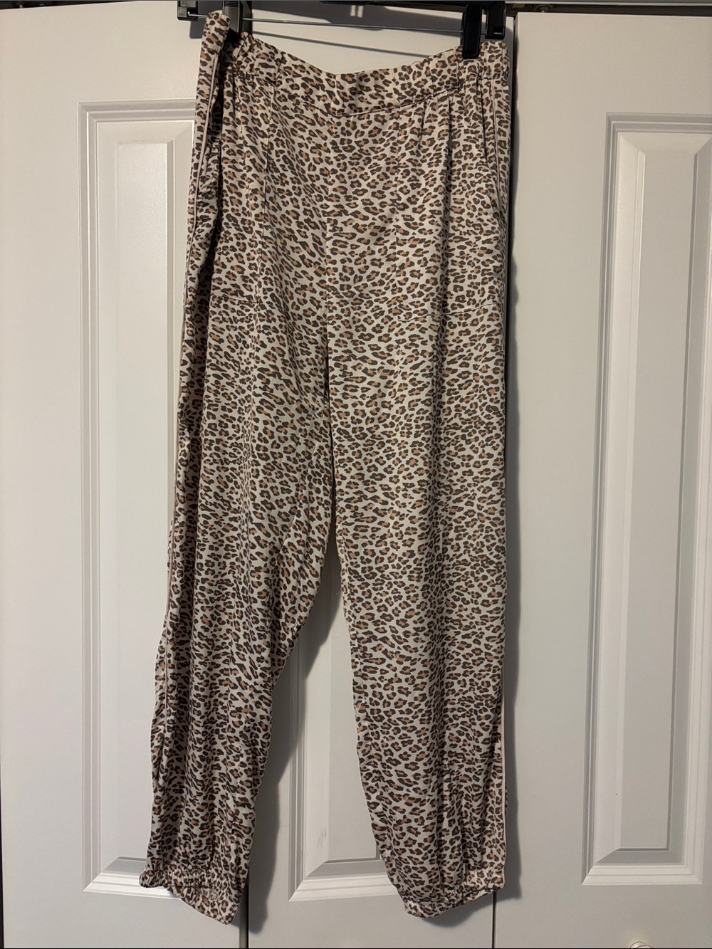 aerie Leopard-Print Lounge Pants in Beige and Brown Tones